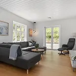 Five Bedroom Beautiful In Feriehus *