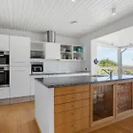 Five Bedroom Beautiful In Сasa de vacaciones *
