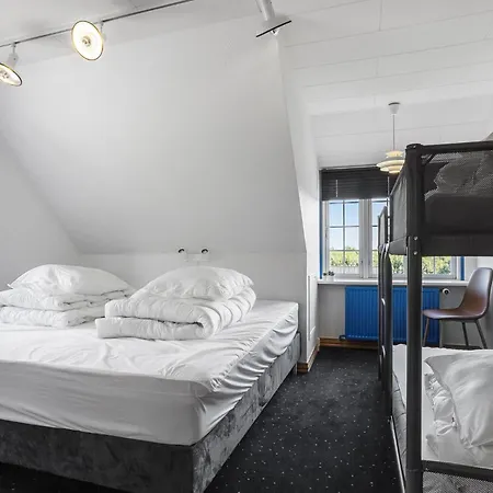 Dom wakacyjny Five Bedroom Beautiful In Sindal