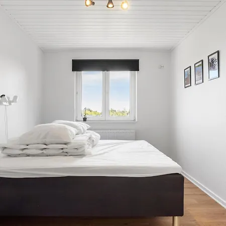 Five Bedroom Beautiful In Nyaraló