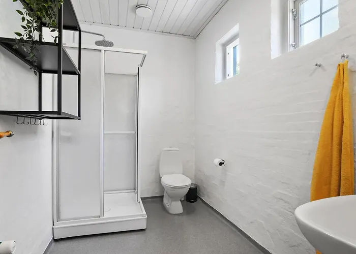 Five Bedroom Beautiful In