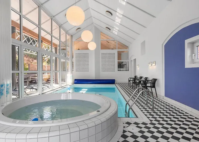 Casa de Férias Five Bedroom Beautiful In Sindal